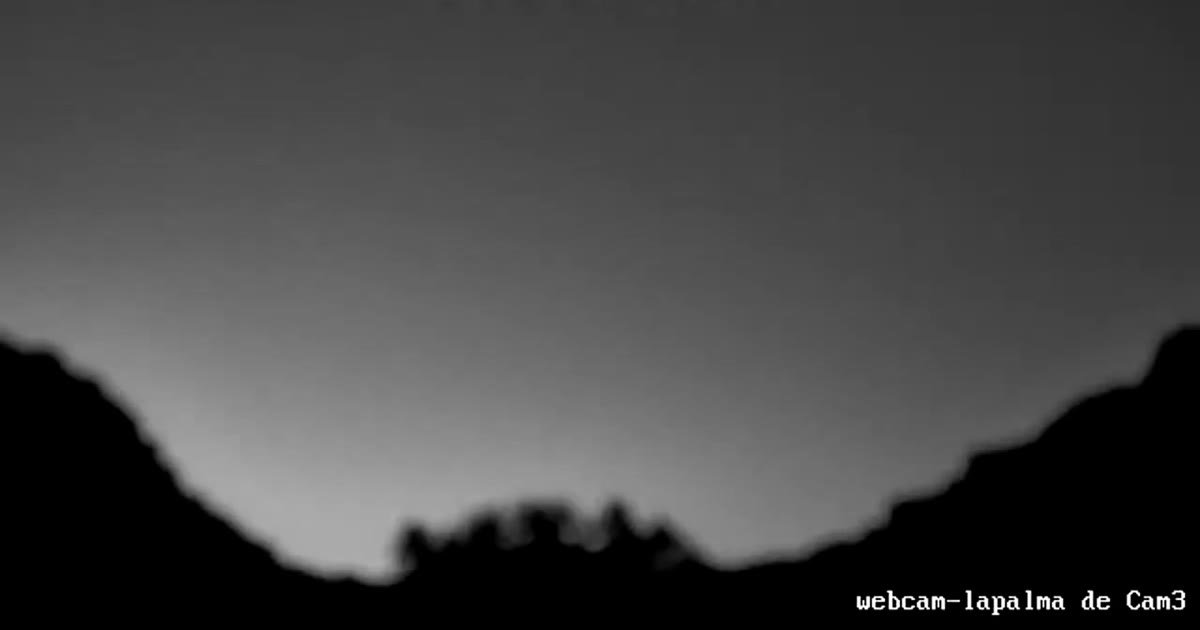 Bergsilhouette auf La Palma in der Dämmerung — Webcam-Standbild